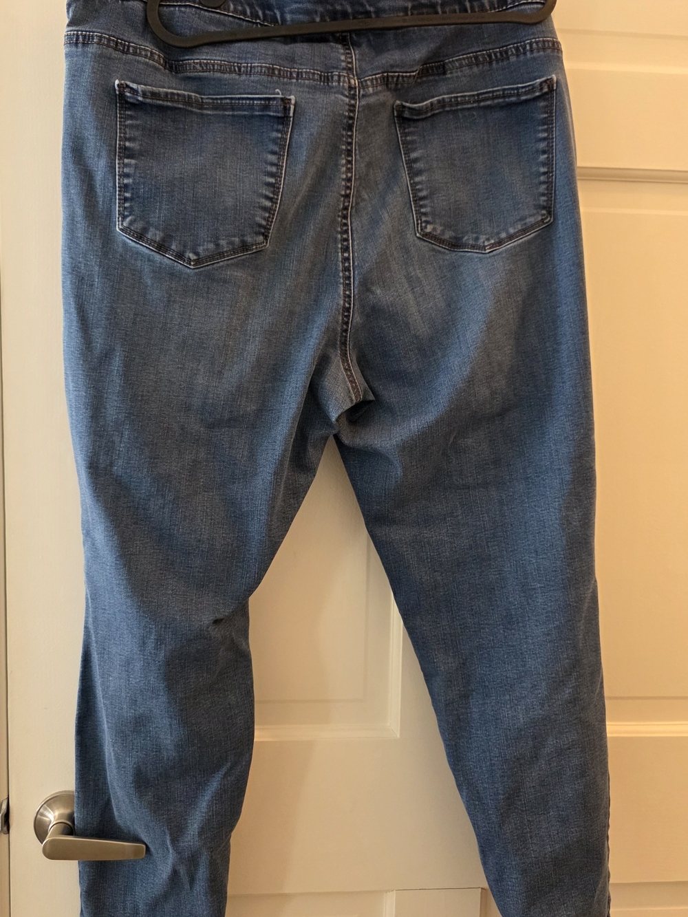 croft & barrow Straight Leg Jeans in Medium Blue Wash - Picture 7 of 10
